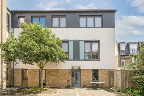 Parison Close, Richmond TW9 2 bed flat for sale