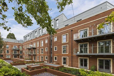 Queens Road, Weybridge KT13 1 bed flat for sale