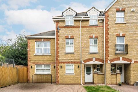 Draper Close, Isleworth TW7 5 bed house for sale