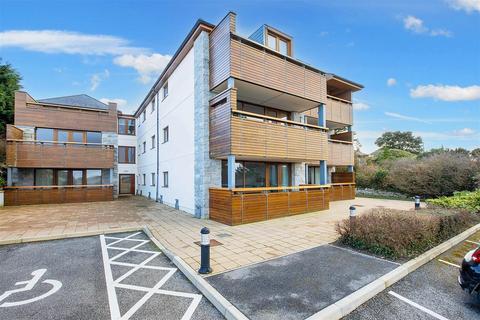 West Bay, Falmouth TR11 2 bed apartment for sale