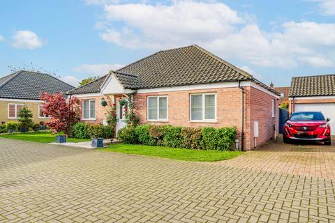 Memorial Way, Lingwood 2 bed detached bungalow for sale