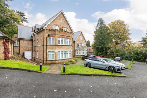 2 Foxley Road, Kenley CR8 1 bed apartment for sale