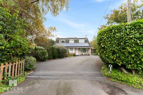 Pine Close, Ferndown BH22 4 bed detached bungalow for sale