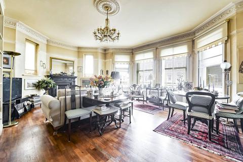 Nevern Mansions, Earls Court... 2 bed flat for sale