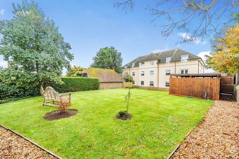 Barnhouse Close, Pulborough, West Sussex 2 bed apartment for sale