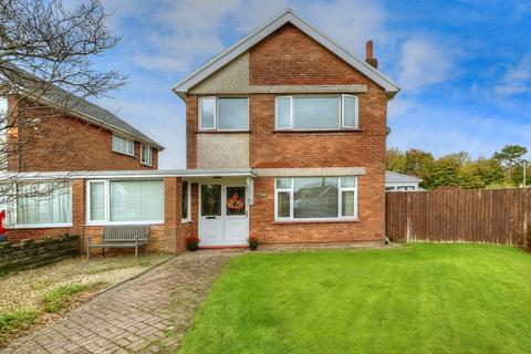 3 bedroom link detached house for sale