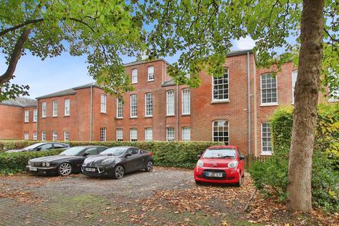 Knowle Avenue, Knowle, Fareham 2 bed apartment for sale