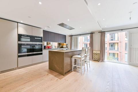 Central Avenue, Fulham, London, SW6 4 bed flat for sale
