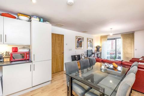 St. Georges Grove, London SW17 2 bed flat for sale