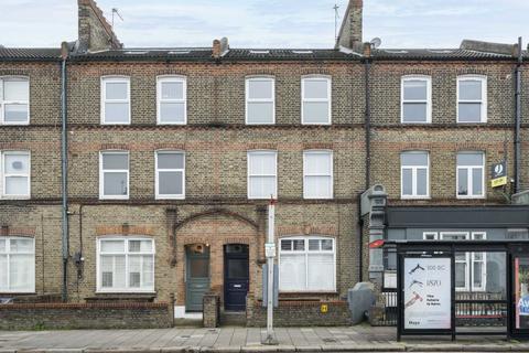 Garratt Lane, London SW18 3 bed flat for sale