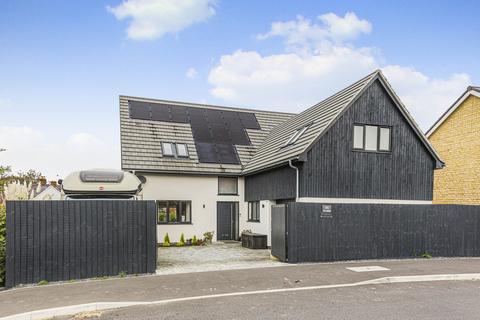 Mary Shunn Way, Wantage, OX12 4 bed detached house for sale