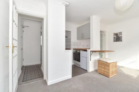 Leslie Road, Dorking, Surrey 1 bed ground floor flat for sale