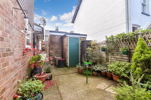 Leslie Road, Dorking, Surrey 1 bed ground floor flat for sale