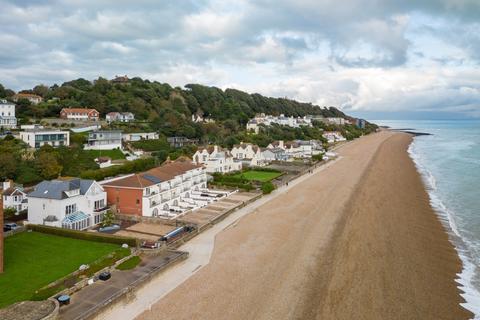 The Riviera, Folkestone CT20 2 bed penthouse for sale