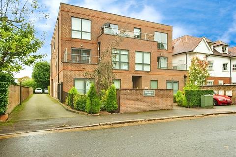 Rosslyn Road, Hertfordshire WD18 2 bed flat for sale