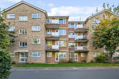 Elton Close, Hampton Wick, KT1 1 bed flat for sale