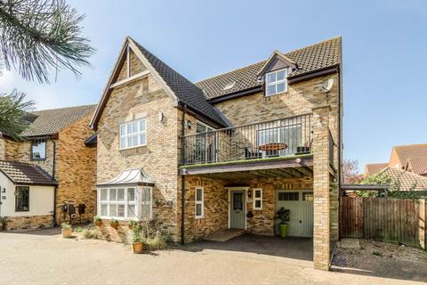 Malton Close, Milton Keynes MK10 5 bed detached house for sale