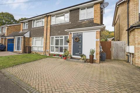 Ringway Road, Park Street, St. Albans 3 bed semi