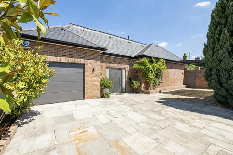 Burston Drive, Park Street, St. Albans 3 bed chalet for sale