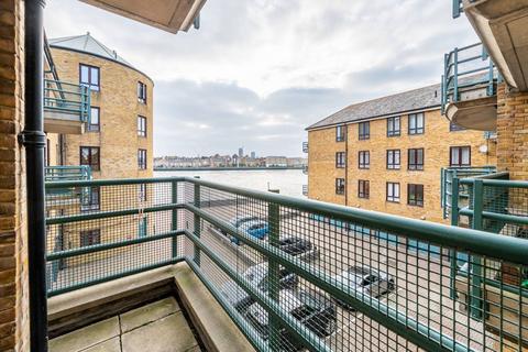 Narrow Street, E14, Canary Wharf... 2 bed flat for sale