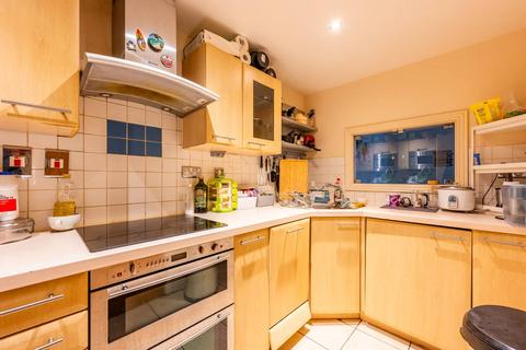 Wards Wharf Approach, Docklands... 2 bed flat for sale