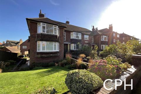 North Leas Avenue, Scarborough 2 bed apartment for sale