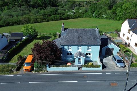 Llanybydder, Llanybydder, SA40 3 bed detached house for sale