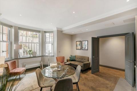 Barons Court Road, Barons Court... 2 bed apartment for sale