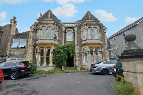 Grove Park Road, Weston