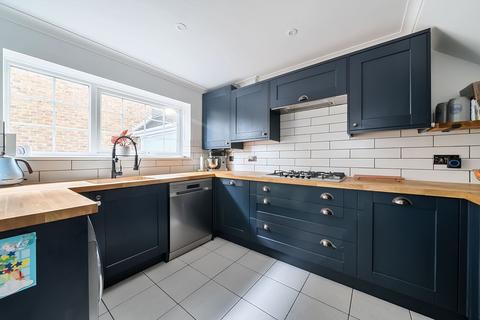Blenheim Avenue, Faversham, ME13 3 bed detached house for sale