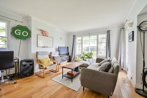 Colebrook Close, Putney, London, SW15 3 bed flat for sale