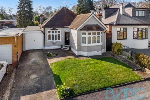 The Meadway, Cuffley EN6 3 bed detached bungalow for sale