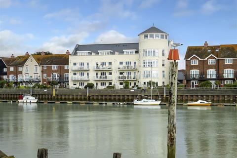 Mariners Quay, Littlehampton BN17 2 bed apartment for sale