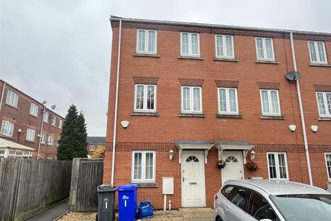 3 bedroom town house for sale