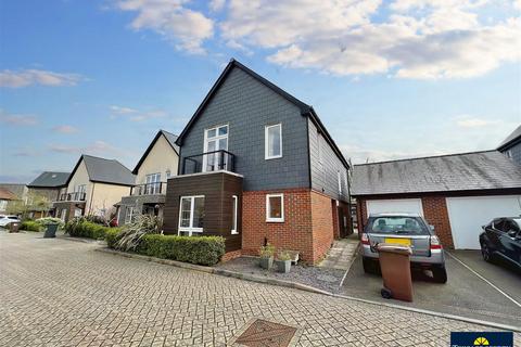 Buttercup Drive, Polegate 4 bed detached house for sale