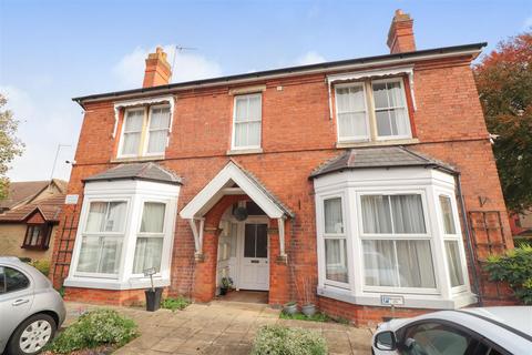 11 Park Road, Rushden NN10 2 bed apartment for sale
