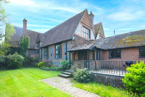 High Street, Aylesbury HP22 3 bed character property for sale
