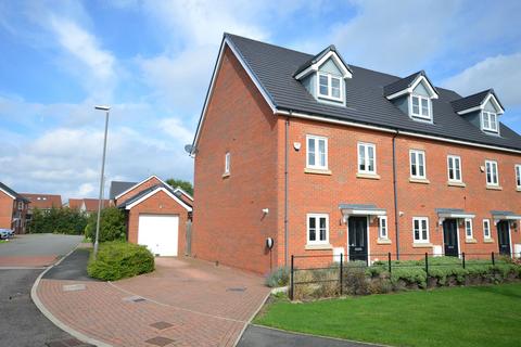 Brackley Close, Aylesbury HP22 3 bed end of terrace house for sale