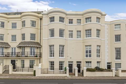 Marine Parade, Worthing 2 bed flat for sale