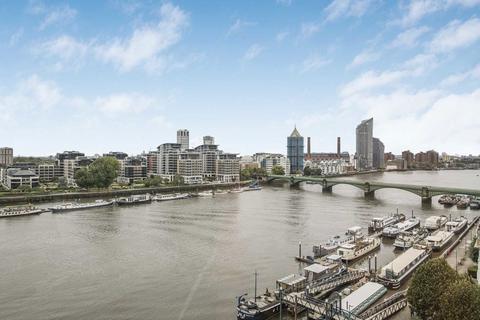 Lombard Road, London SW11 2 bed flat for sale