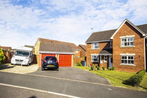 Hollands Drive, Burton Latimer NN15 4 bed detached house for sale