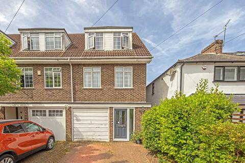 Oak Avenue, Hampton TW12 4 bed end of terrace house for sale