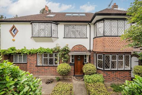 Kingswood Avenue, Hampton TW12 5 bed detached house for sale