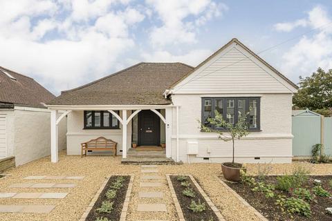 Lyndhurst Avenue, Whitton TW2 3 bed bungalow for sale