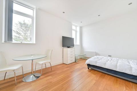 Greenford, Perivale, Greenford, UB6 Studio for sale