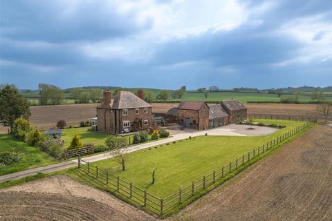Bosworth Road, Congerstone, CV13 8 bed barn conversion for sale