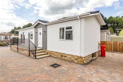 Woodlands, Addlestone KT15 2 bed park home for sale