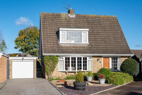 Kendal Close, Dunnington, York, YO19 5PG 3 bed detached bungalow for sale