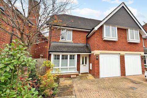 Hayes Close, Maidenhead, Berkshire, SL6 5 bed semi