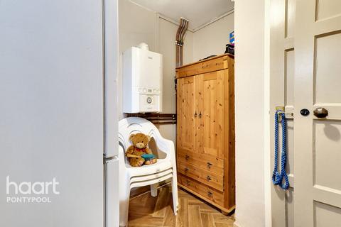South Avenue, Pontypool 3 bed end of terrace house for sale